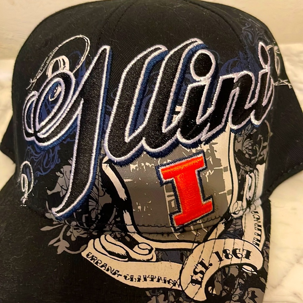 Illinois Fighting Illini. Fashion M/L Flexfit Hat
